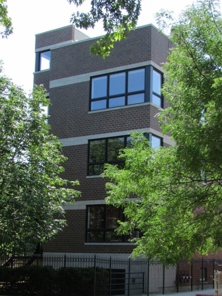 Building - 2531 W Moffat St