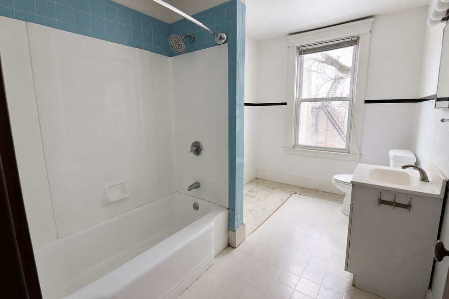 Building Photo - 582 Cambridge St