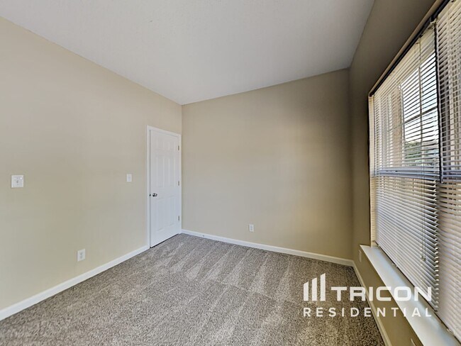 Building Photo - 9897 Lakefield Ln