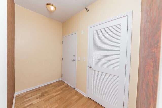 Building Photo - 1134 W Granville unit 803