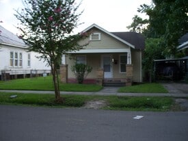 Building Photo - 1811 Chapman St