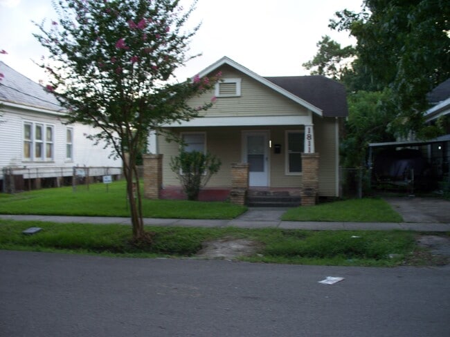 Building Photo - 1811 Chapman St