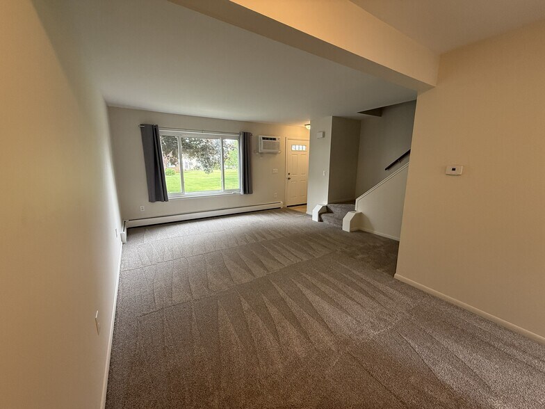 Bright and spacious living area with brand new carpet throughout - 1133 Tienken Ct