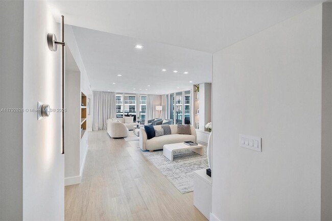 Building Photo - 2127 Brickell Ave