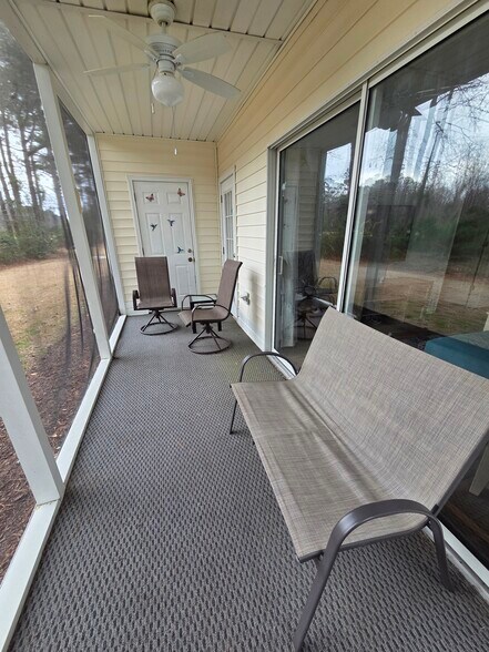 Building Photo - 1258 River Oaks Dr