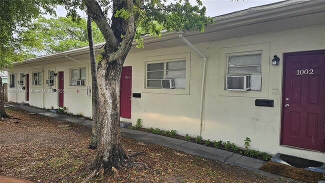 Building Photo - 1004 NW 3rd Ave