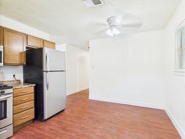 Building Photo - 2702 Cavitt Ave