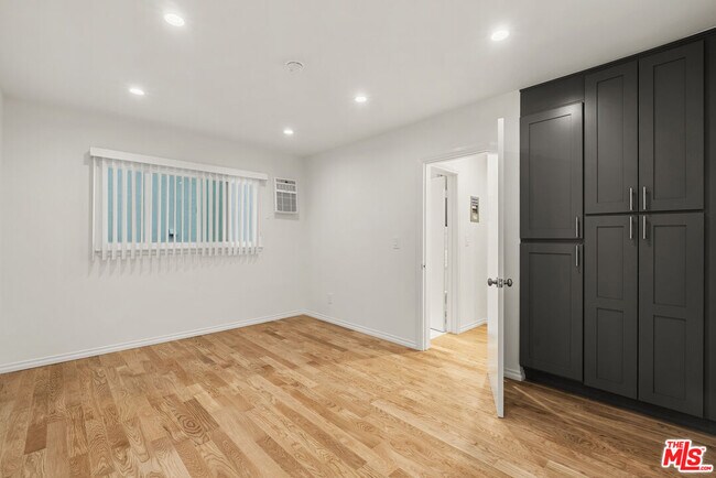 Building Photo - 1235 N Harper Ave