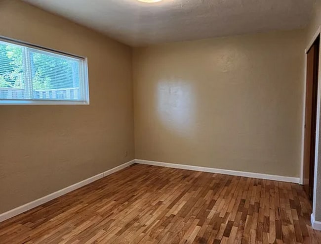 Building Photo - 2950wi