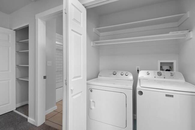 Building Photo - remodeled Monument town home