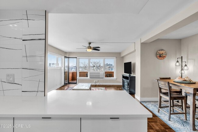 Building Photo - 321 Sunset Ave