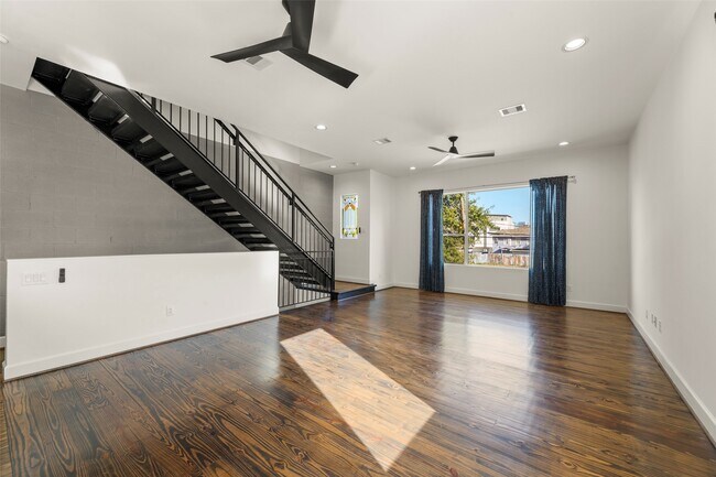 Building Photo - 1524 Blodgett St