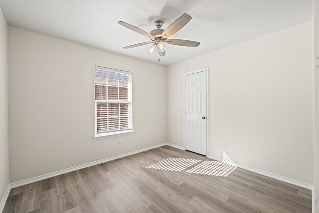 Building Photo - Large 3/2/2 in Frenship ISD!