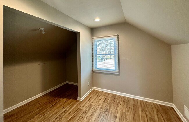 Building Photo - Charming 3 Bedroom/1 Bathroom Home in Essex, Baltimore, MD!
