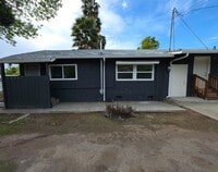 Building Photo - 13451 Lakeshore Dr