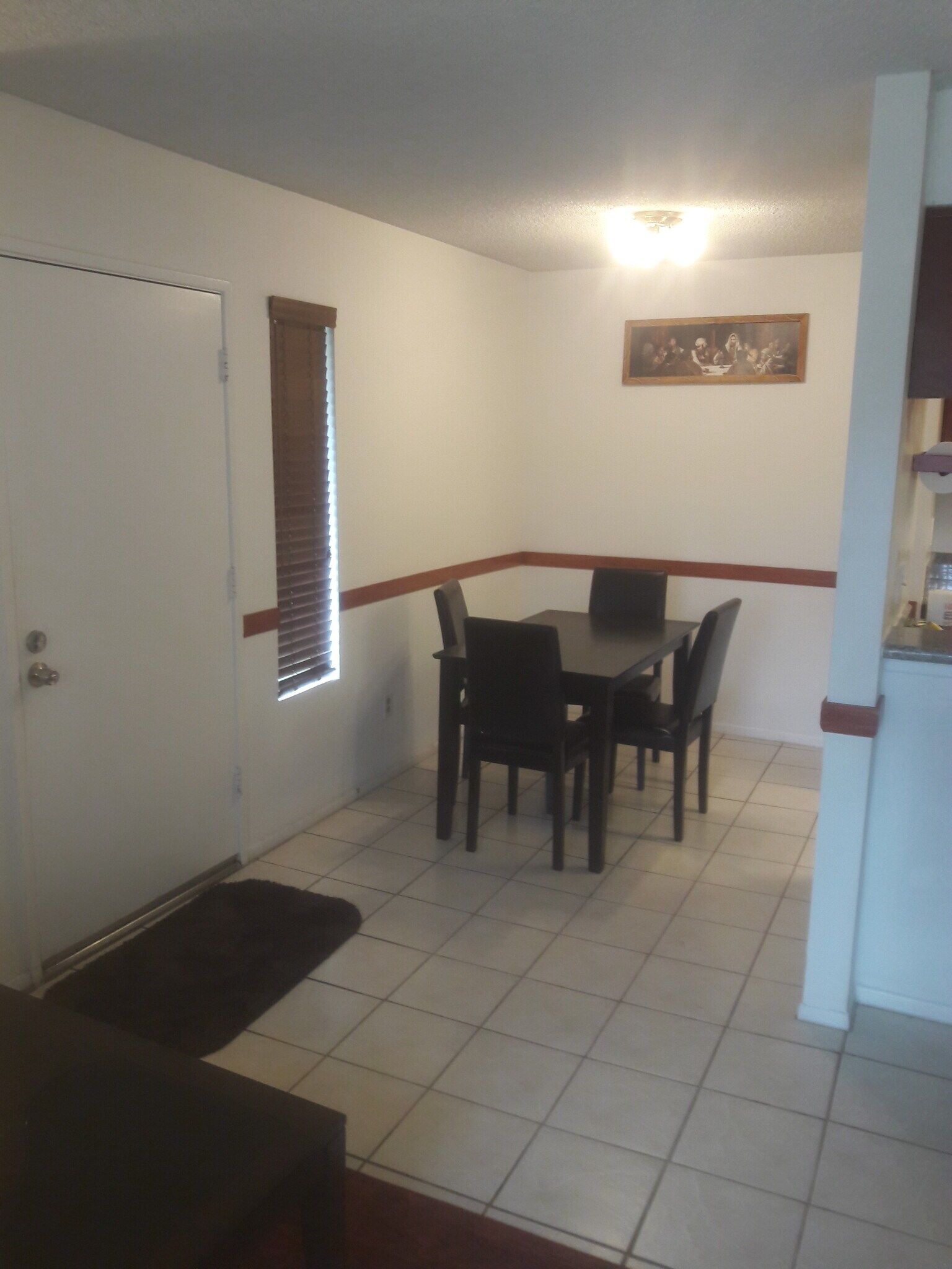 Building Photo - 2339 Lillyvale Ave