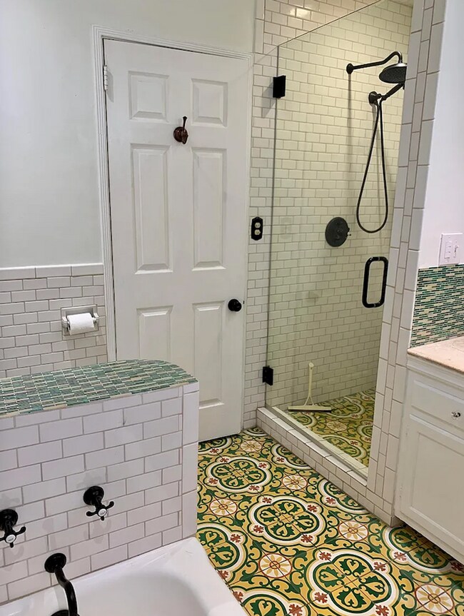 Building Photo - Beautiful 2 bed 2 bath