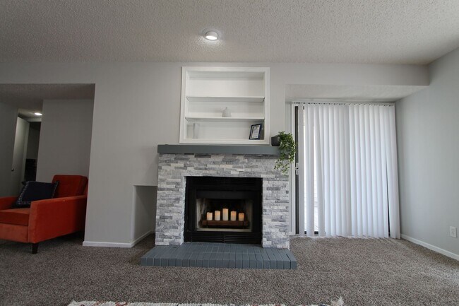 Building Photo - The Ellis Point!  Spacious and updated apartment homes in Ralston!