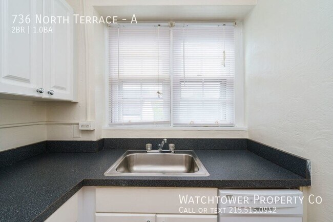 Building Photo - 736 North Terrace