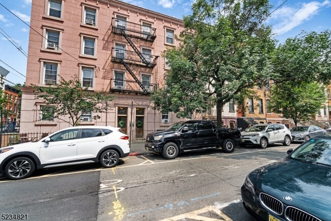 Building Photo - 137 Park Ave