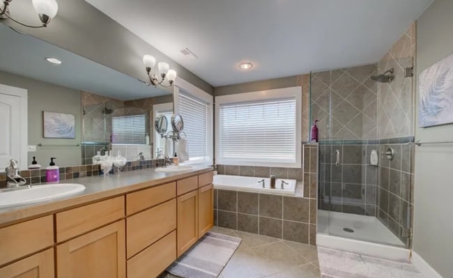 Building Photo - Charming 5-Bedroom Family Home