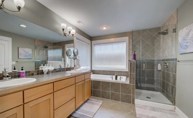 Building Photo - Charming 5-Bedroom Family Home for Rent in...