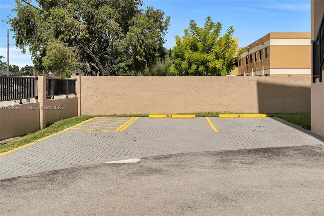 Building Photo - 3945 SW 89th Ave