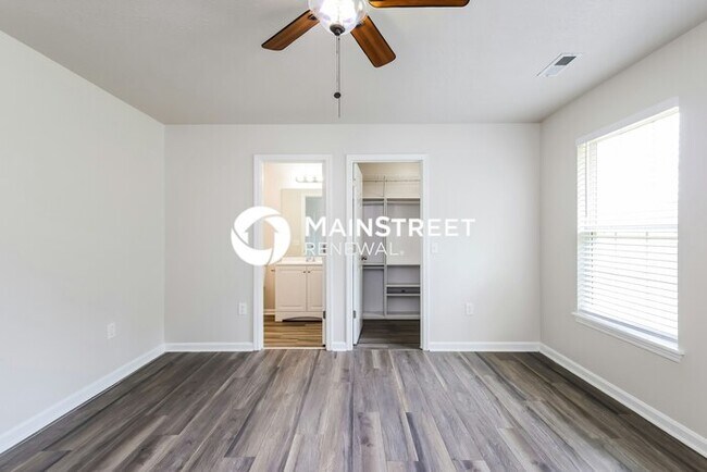Building Photo - 3 Bedroom Pet-Friendly Home in Sellersburg, IN with Main Street Renewal