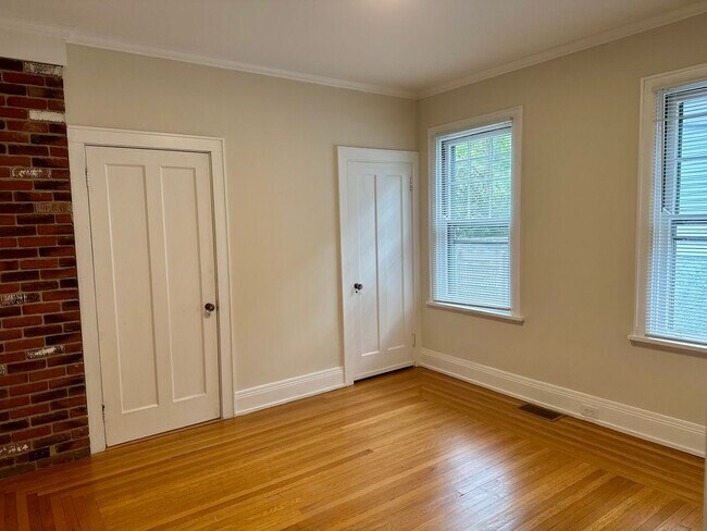 Building Photo - 3590 Outlook Ave