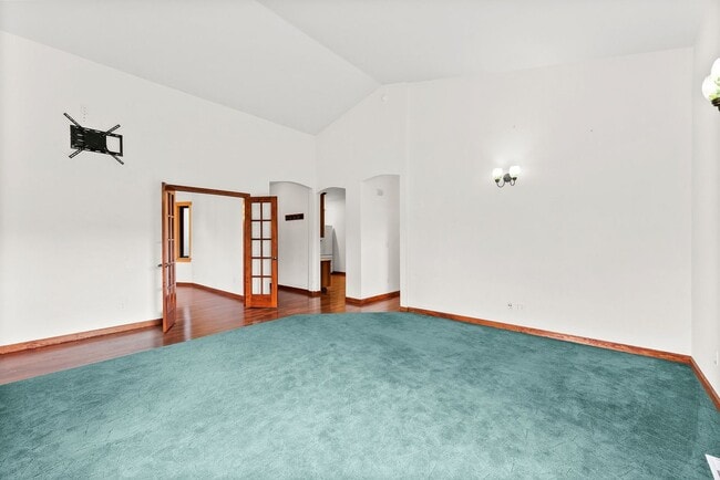 Building Photo - Yelm Country Living | 3 Bed, 3 Bath Home on 2.5 Acres | Solar Panels!