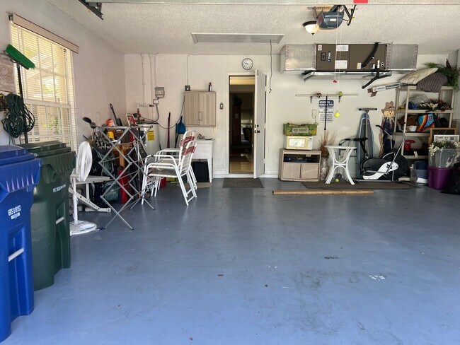 Building Photo - Fabulous 2BD/2BA/2CG- Available ANNUALLY at $2,200/mo OR SEASONALLY at $4,200/mo