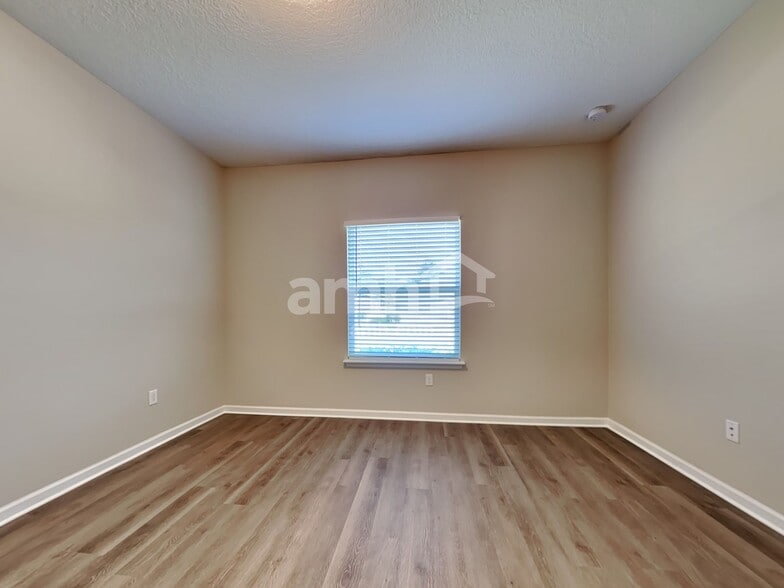 Building Photo - 300 Anastasia Park Rd