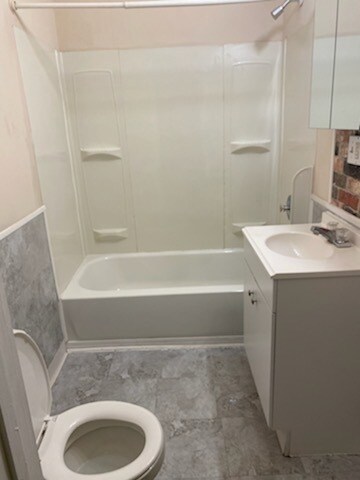 Building Photo - 4444 Main St