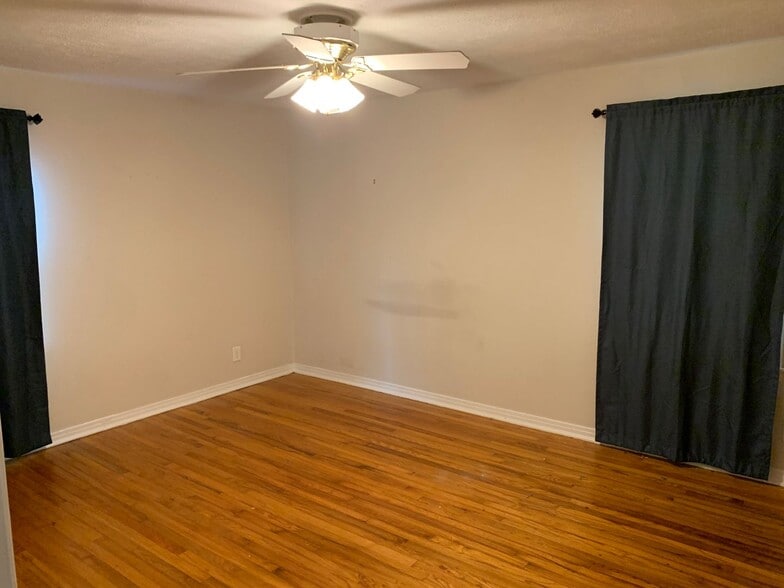 Building Photo - Super Cute One Level Home Across from New ...