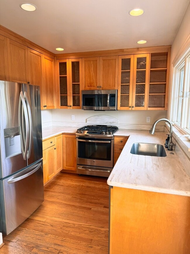 Building Photo - STEPS to Green Lake! 3BR Tudor Home w/ Lan...