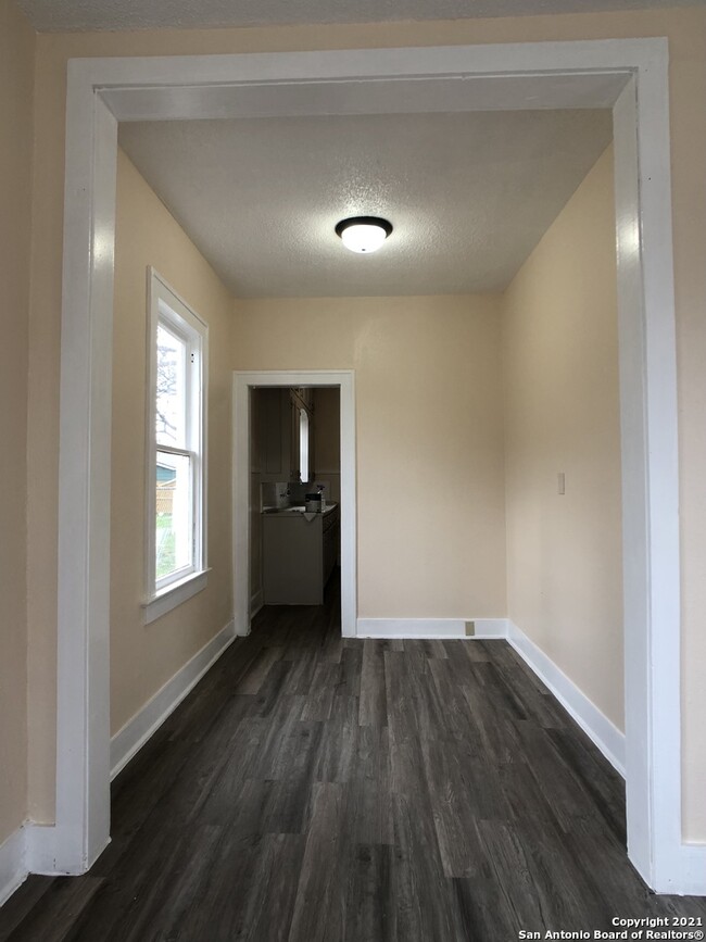 Building Photo - 411 Canton-