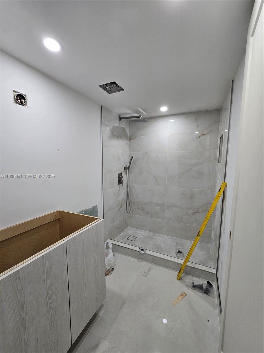 Building Photo - 1800 W 54th St