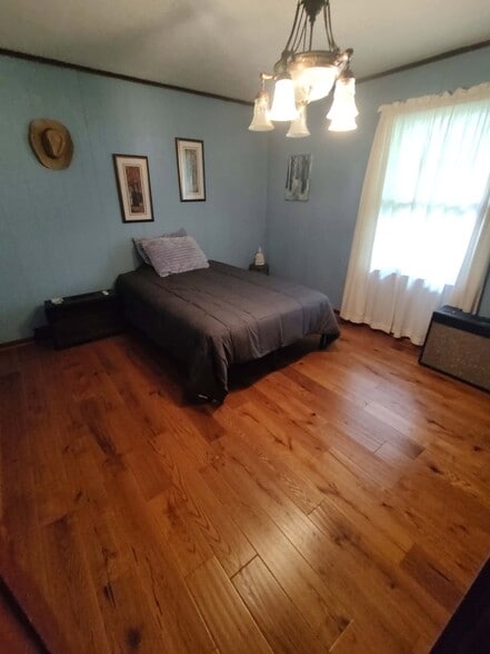 2nd bedroom connects to master bathroom - 15493 Siesta Ave