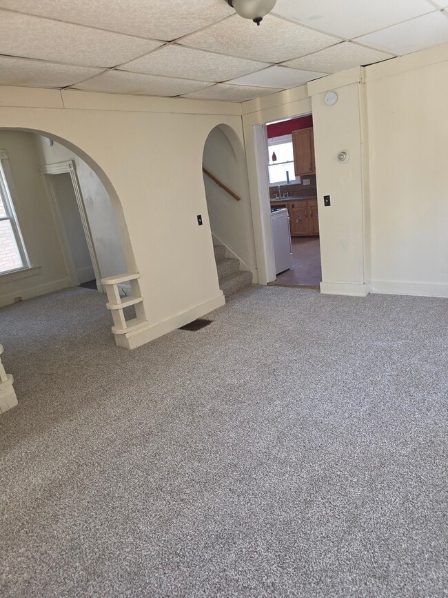 Building Photo - 934 W 11th St