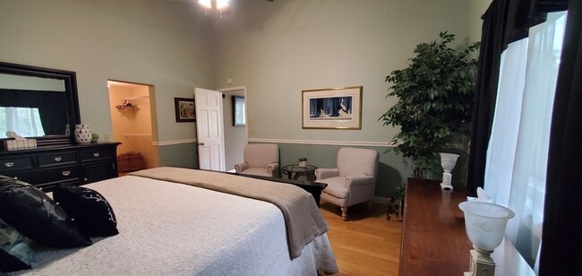 Building Photo - Off-Season Rental | Available 10/15/25 – 5...
