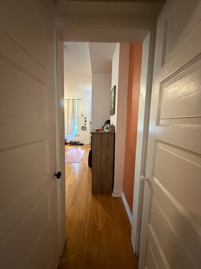 Building Photo - 12 W Chestnut St