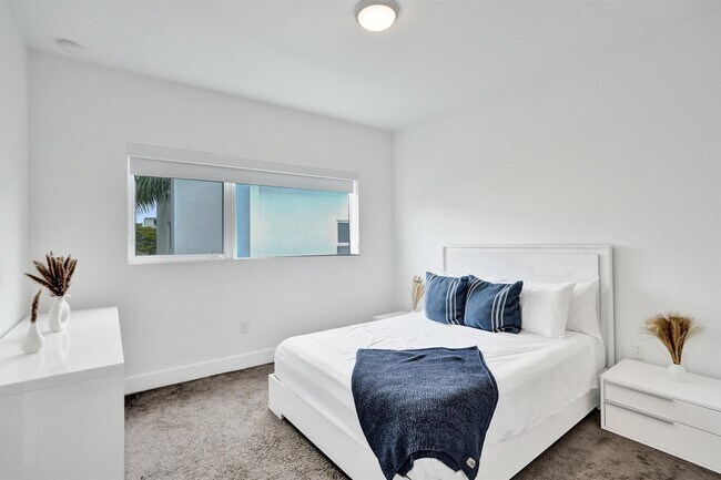 Building Photo - North Ocean Boulevard, Pompano Beach, FL 33062 - 4 BR 3.5 BA townhouse