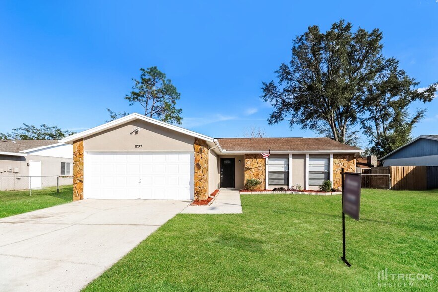 Primary Photo - 1237 Edgerton Dr