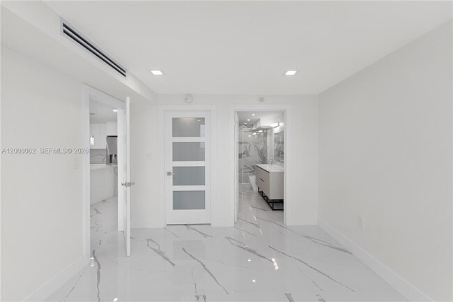 Building Photo - 345 Ocean Dr