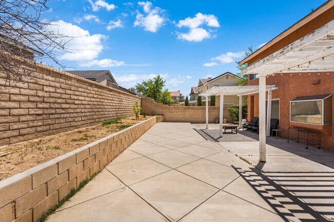 Building Photo - 45322 Pickford Ave