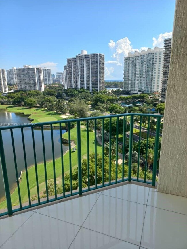Building Photo - 20000 E Country Club Dr