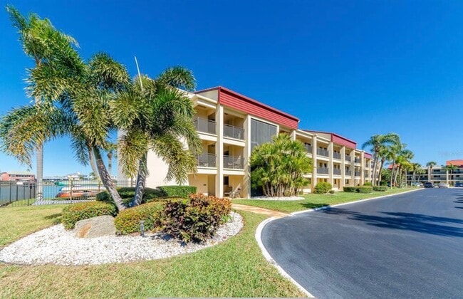 Building Photo - 868 Bayway Blvd