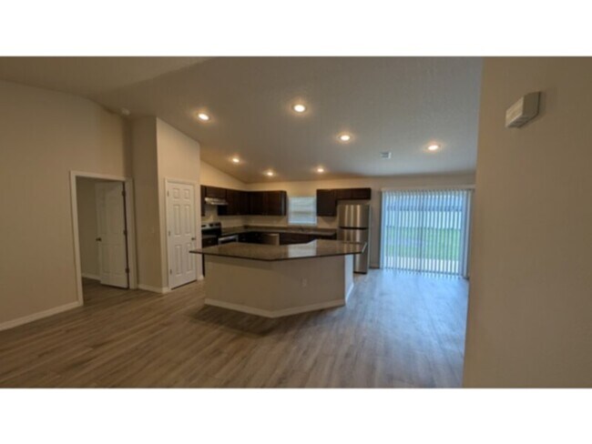 Building Photo - Palm Coast 4 Bedroom Newer House Available...