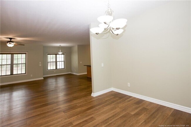 Building Photo - 110 Willow Creek Ln