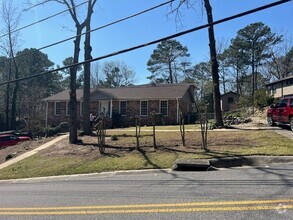 Building Photo - Large Updated House in Oak Mountain School...